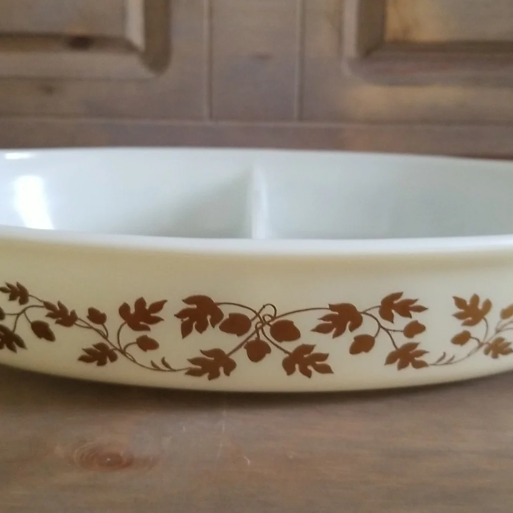 Pyrex vintage gold